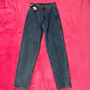 Mid-Wash Mom Jeans. NWT!!